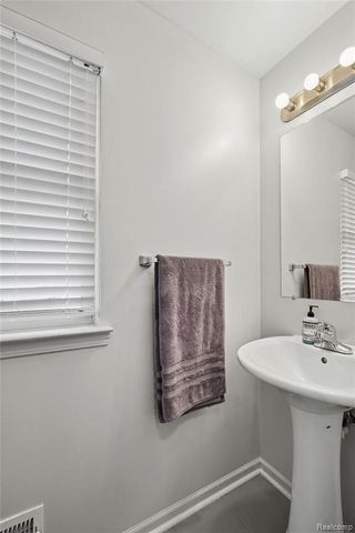 22652 Maxine Street, Saint Clair Shores, MI 48080