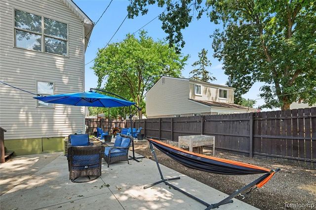 22652 Maxine Street, Saint Clair Shores, MI 48080
