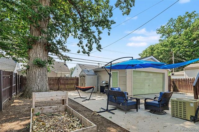 22652 Maxine Street, Saint Clair Shores, MI 48080