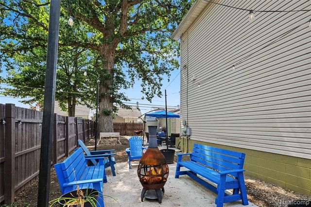 22652 Maxine Street, Saint Clair Shores, MI 48080