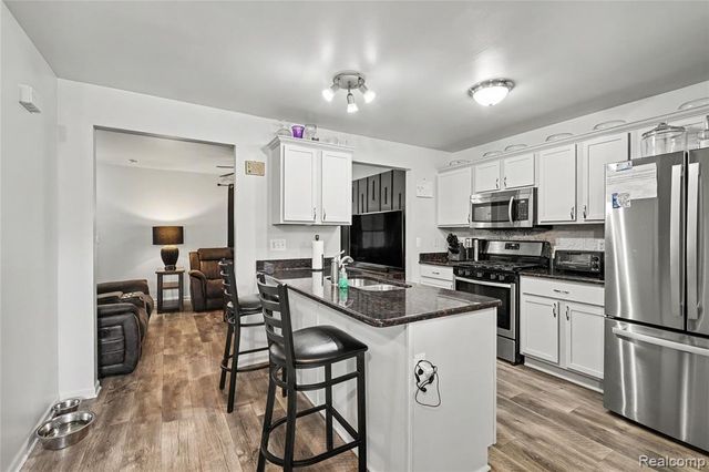 22652 Maxine Street, Saint Clair Shores, MI 48080