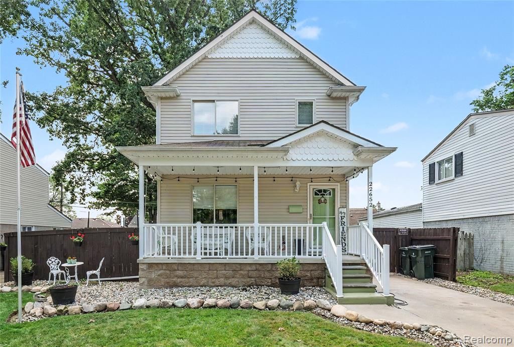 22652 Maxine Street, Saint Clair Shores, MI 48080