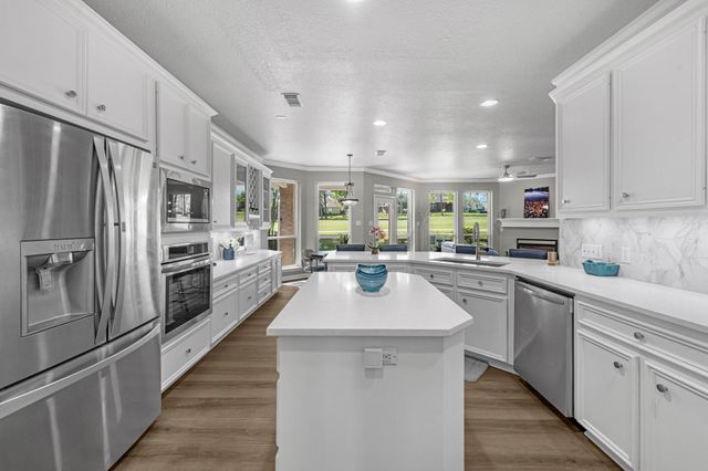 114 Winthrop Harbor S, Montgomery, TX 77356