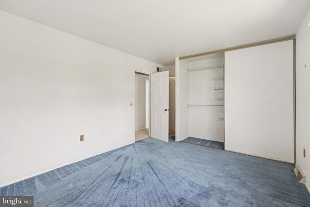 221 LAMP POST LN, Hershey, PA 17033