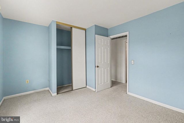 221 LAMP POST LN, Hershey, PA 17033