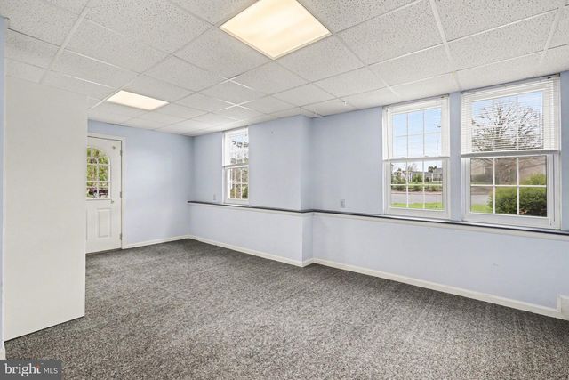 221 LAMP POST LN, Hershey, PA 17033