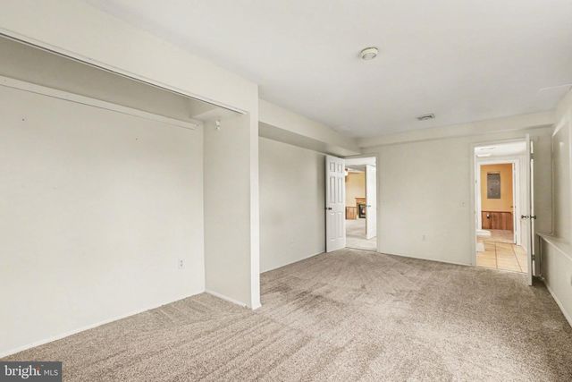 221 LAMP POST LN, Hershey, PA 17033