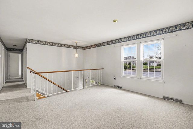 221 LAMP POST LN, Hershey, PA 17033