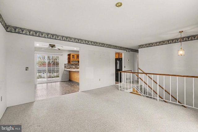 221 LAMP POST LN, Hershey, PA 17033