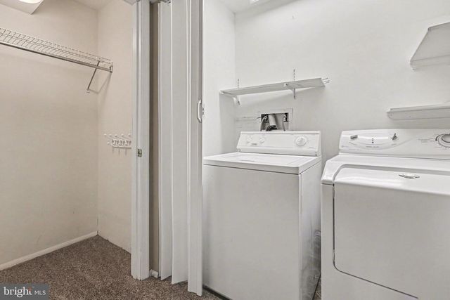 221 LAMP POST LN, Hershey, PA 17033