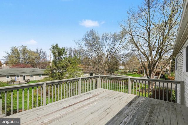 221 LAMP POST LN, Hershey, PA 17033