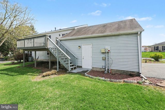 221 LAMP POST LN, Hershey, PA 17033