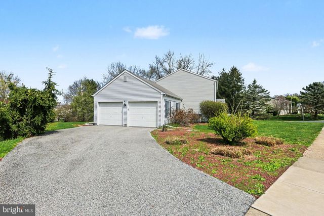 221 LAMP POST LN, Hershey, PA 17033