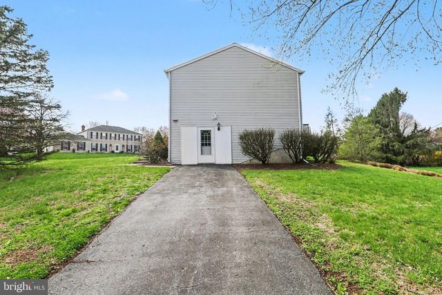 221 LAMP POST LN, Hershey, PA 17033