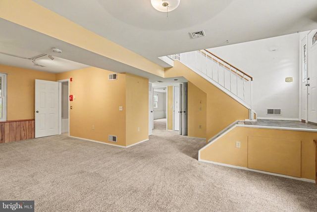 221 LAMP POST LN, Hershey, PA 17033