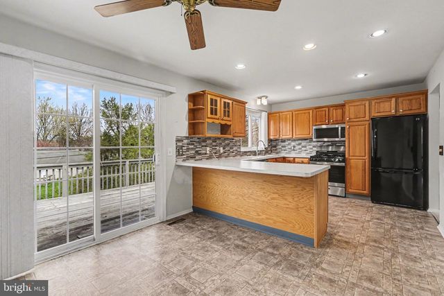 221 LAMP POST LN, Hershey, PA 17033
