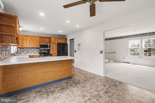 221 LAMP POST LN, Hershey, PA 17033