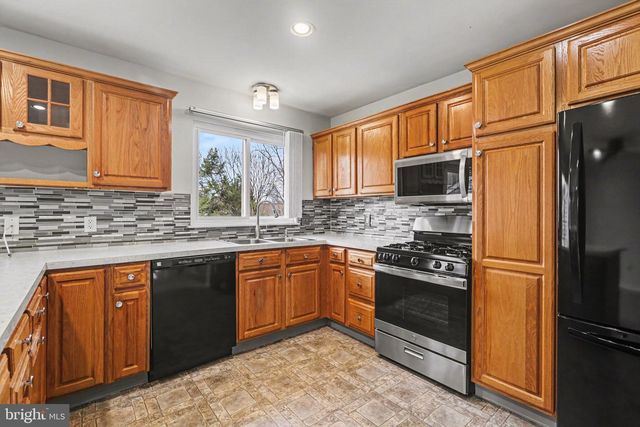 221 LAMP POST LN, Hershey, PA 17033