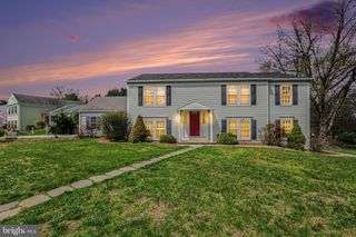 221 LAMP POST LN, Hershey, PA 17033