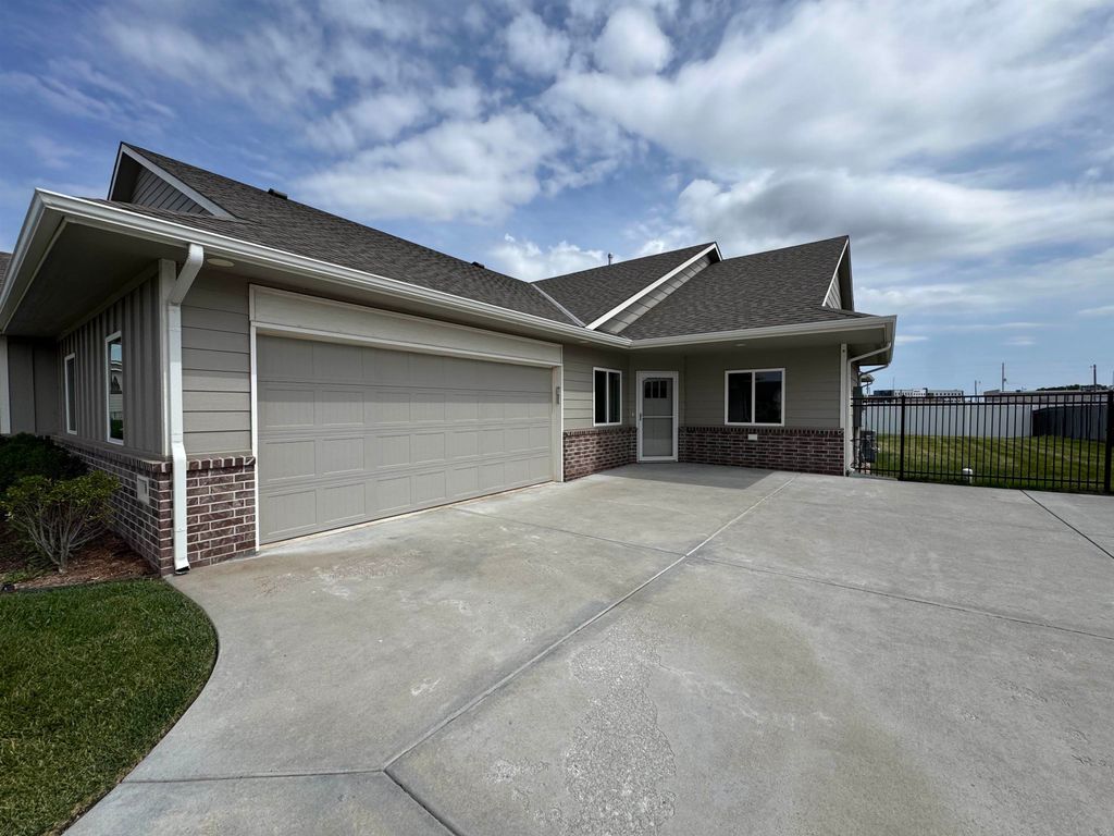 868 N Cloverleaf, Goddard, KS 67052