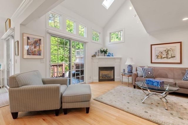 72 Gold Leaf Ln 72, Mashpee, MA 02649