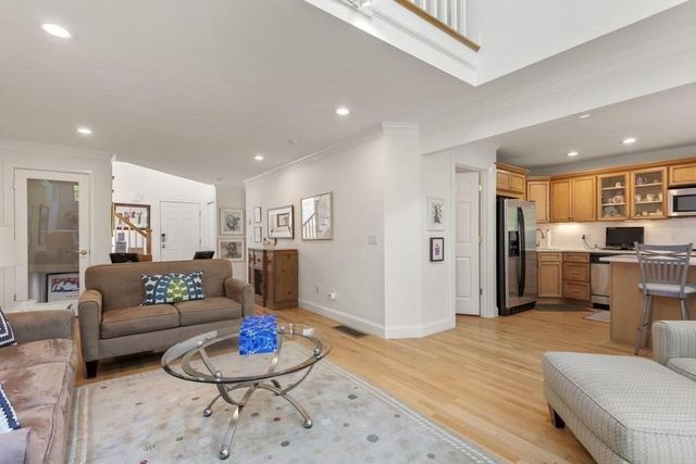 72 Gold Leaf Ln 72, Mashpee, MA 02649