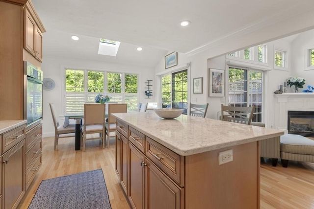 72 Gold Leaf Ln 72, Mashpee, MA 02649