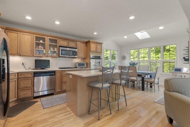 72 Gold Leaf Ln 72, Mashpee, MA 02649