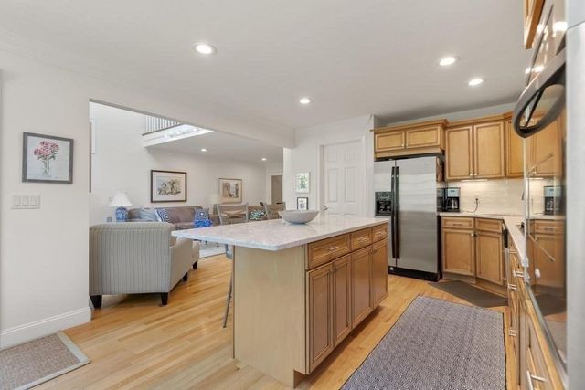 72 Gold Leaf Ln 72, Mashpee, MA 02649