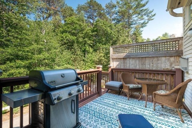 72 Gold Leaf Ln 72, Mashpee, MA 02649