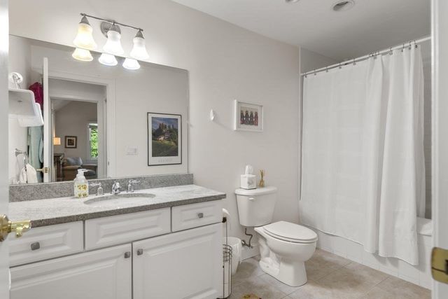 72 Gold Leaf Ln 72, Mashpee, MA 02649
