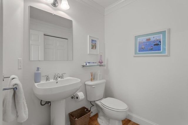 72 Gold Leaf Ln 72, Mashpee, MA 02649