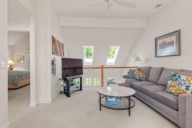 72 Gold Leaf Ln 72, Mashpee, MA 02649