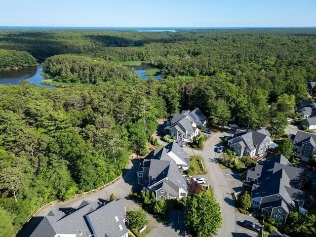 72 Gold Leaf Ln 72, Mashpee, MA 02649