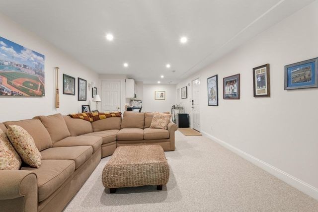72 Gold Leaf Ln 72, Mashpee, MA 02649