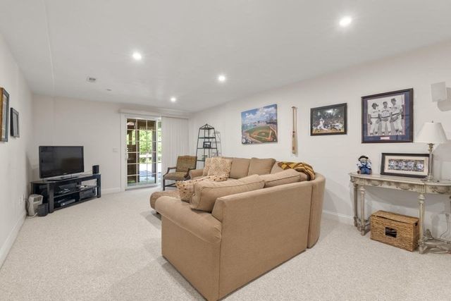 72 Gold Leaf Ln 72, Mashpee, MA 02649