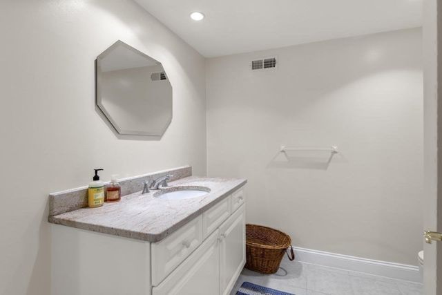 72 Gold Leaf Ln 72, Mashpee, MA 02649