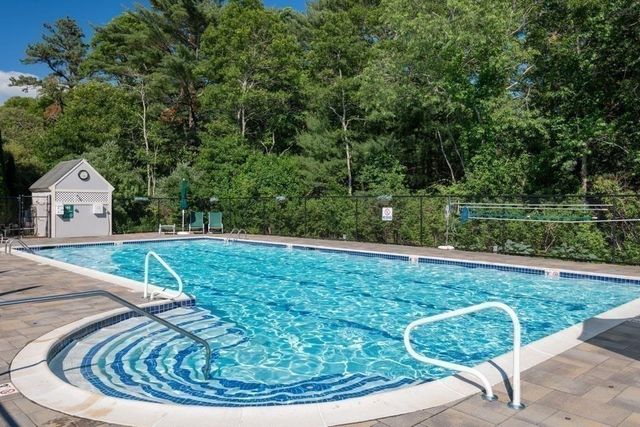 72 Gold Leaf Ln 72, Mashpee, MA 02649
