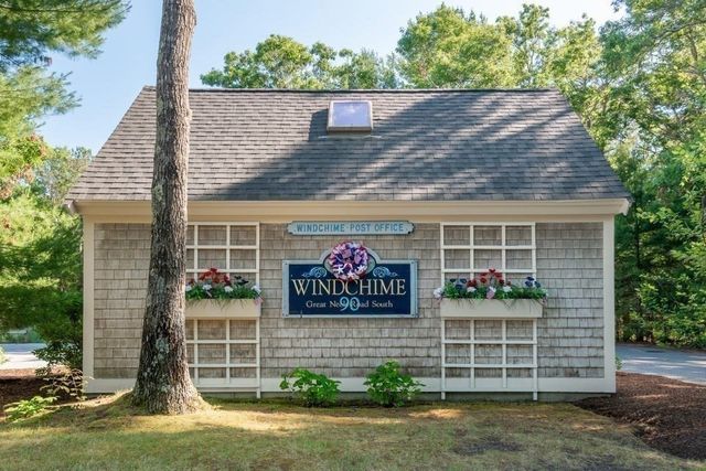 72 Gold Leaf Ln 72, Mashpee, MA 02649