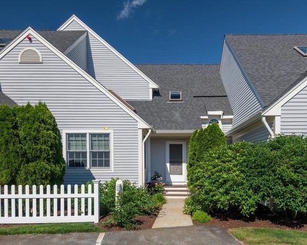 72 Gold Leaf Ln 72, Mashpee, MA 02649