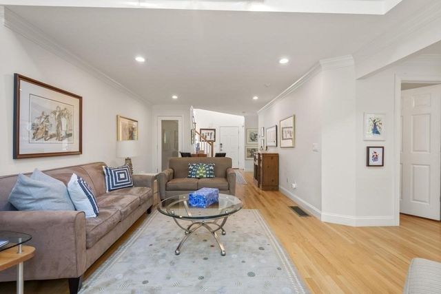 72 Gold Leaf Ln 72, Mashpee, MA 02649