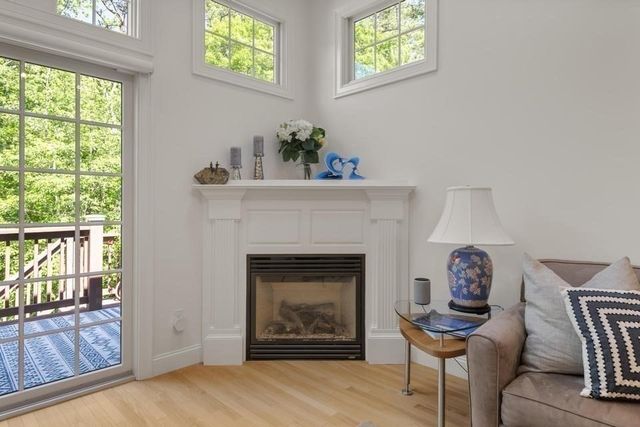 72 Gold Leaf Ln 72, Mashpee, MA 02649