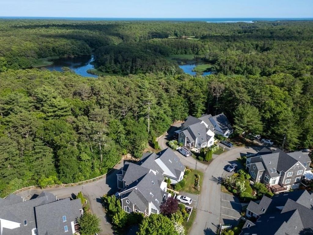 72 Gold Leaf Ln 72, Mashpee, MA 02649