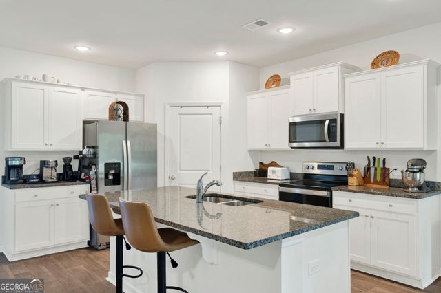 381 Hogan Drive, Richmond Hill, GA 31324