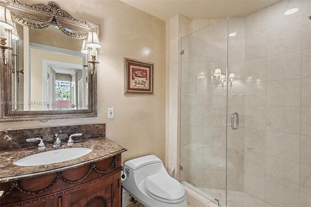 60 Edgewater Dr 3G, Coral Gables, FL 33133