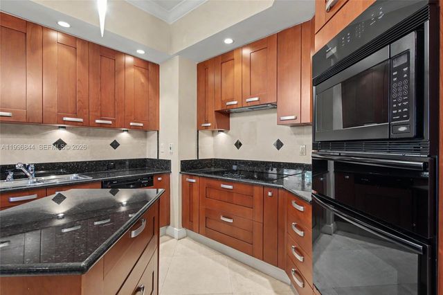 60 Edgewater Dr 3G, Coral Gables, FL 33133