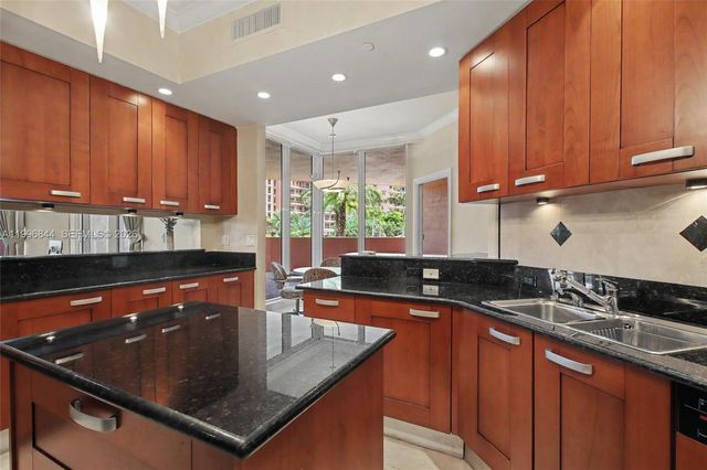 60 Edgewater Dr 3G, Coral Gables, FL 33133