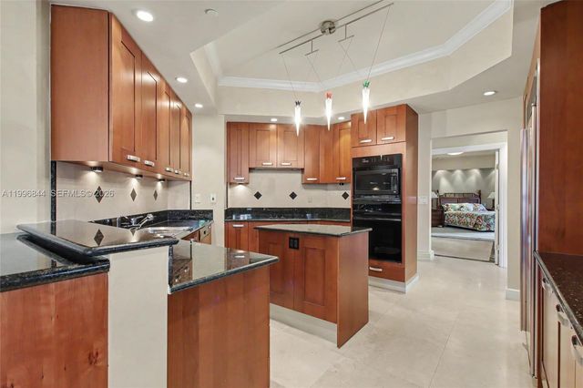 60 Edgewater Dr 3G, Coral Gables, FL 33133