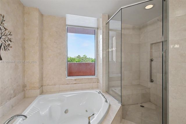 60 Edgewater Dr 3G, Coral Gables, FL 33133