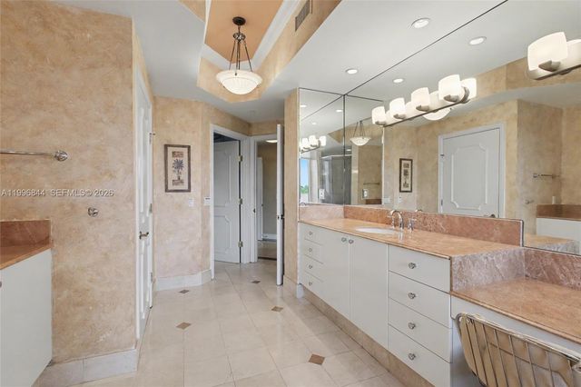 60 Edgewater Dr 3G, Coral Gables, FL 33133